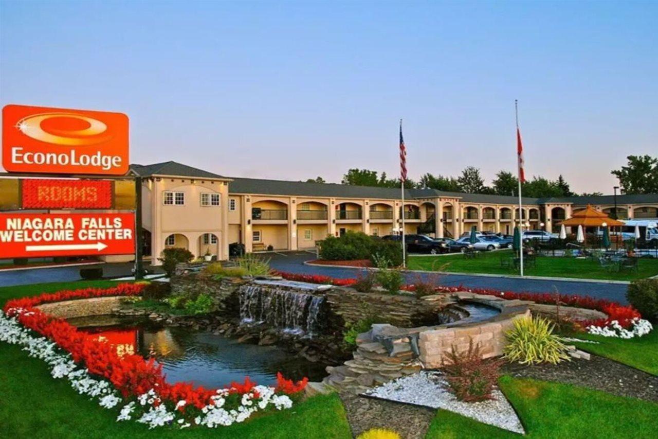 Econo Lodge At The Falls North Niagara Falls Bagian luar foto